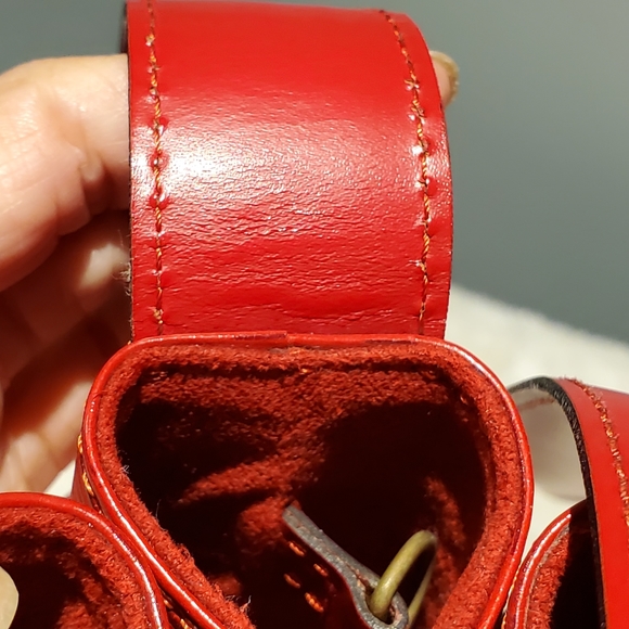✅✅✅SOLD✅✅✅ AUTHENTIC LOUIS VUITTON SAC DE'PAULE IN EPI RED - Picture 9 of 15